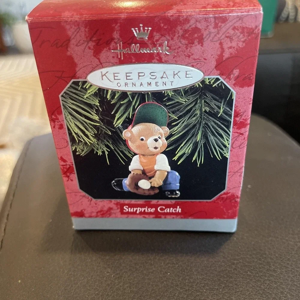 Hallmark Keepsake Ornament Surprise Catch Christmas Collection‎ 1998